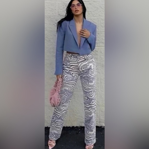 Zara Abstract doodle, cotton jean, button closure, high waist, straight leg, sz8 - Picture 3 of 9